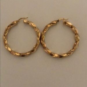 Medium size fashion gold hoops